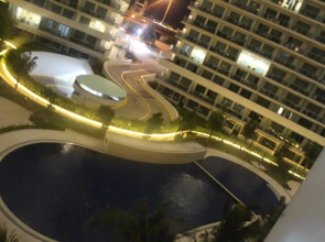 AZURE C4 BEACHPOOL balcony wifi MULTIPLE UNITS