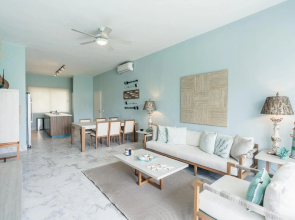 Two-bedroom apt With Pool View bbq in Lake View