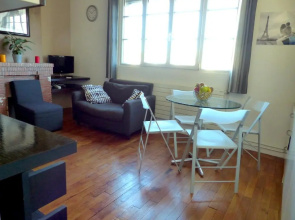 Delightful 1 BR - Eiffel view