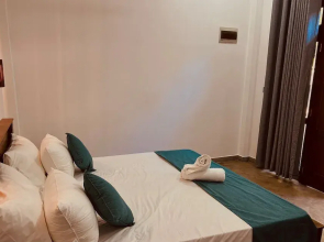 Mich's Surf Villa & Hostel