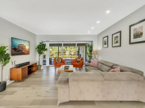 Watersedge - Private & Sanitized, Self Check-in. Perfect for Social Distancing & Working From Home. Private Pool, Pet Friendly. Super-host Support