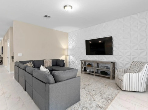 Storey Lake -6 Bedrooms Luxury home w-pool & spa