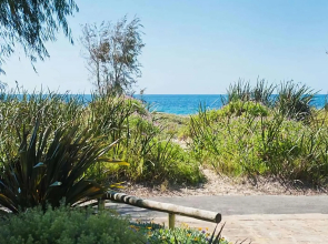 Sixteen at Cape View Escapes