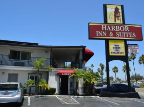 Harbor Inn & Suites