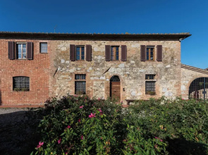 Country Villa In Tuscan Hills