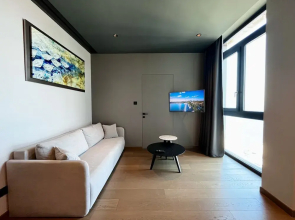 128 LIM - 2005 Stay Only Tower Suite