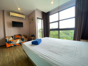 Simply Comfy Apartment by Patsamon