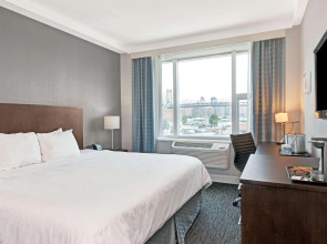 Wyndham Garden Long Island City Manhattan View Hotel