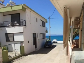 Frinda Studio Next to the sea