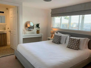 Beach House - 30 steps from beach - Luxury house - kids slide and chill-out room - amazing location - garden