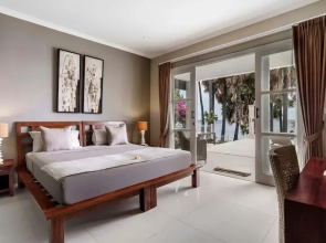 Villa Eden Roc by Alfred in Bali - Luxury Beachfront 3BR Villa With Infinity Pool Amed