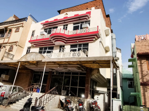 OYO 29394 Hotel Apoorva Deluxe