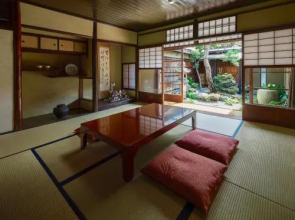 Campton Nishijin Vacation Rental