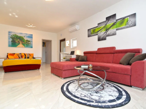 Apartment 925