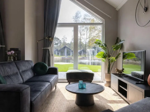 Eco Villa in Latour by Scenic Pond