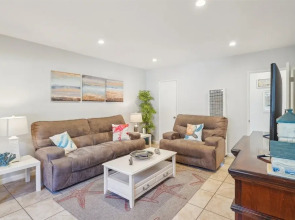 Beautiful 2 Bed Beach Condo #104 2 Bedroom Condo by RedAwning
