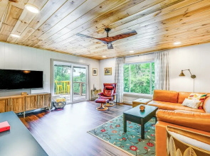 Renovated Franklin Home w/ Mountain-view Deck!