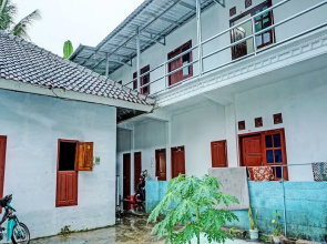 OYO Life 92222 Sahabat Kost Syariah Pacitan