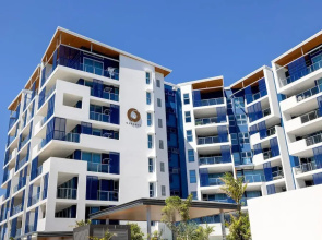 3BR Lux Beachfront Escape - Pool Gym King bed