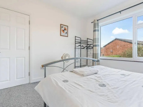 Beautiful 5 Bedroom Home in Coventry 14min to NEC