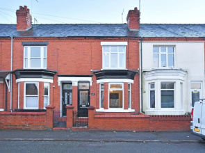Elm House by YourStays - 3 Bedroom - Modern Home in Crewe