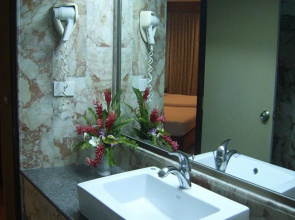 Royal Twins Palace Hotel