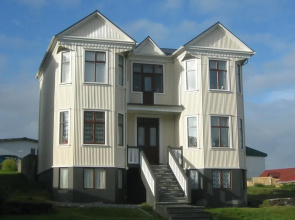 Guesthouse Hóll