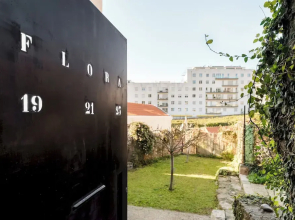 Flora3 Flora Apartments, Studio w/ Garden View