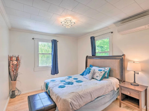 Cute Ellsworth Home w/ Deck, 16 Mi to Acadia!