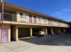 Deluxe Inn LA