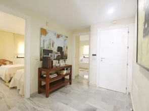 1104 First Line Beach Apartment Golden Beach Pool