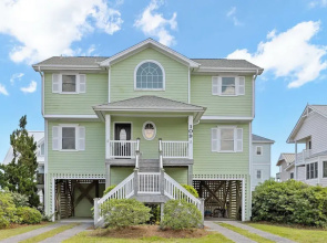 Sea La Vie (North Topsail) by Topsail Realty