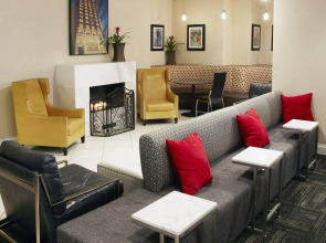 Holiday Inn Express Chicago - Magnificent Mile by IHG