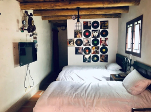Tomato red classical Homestay
