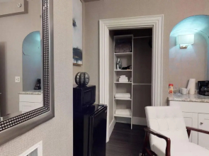 L 3-33 Stylish Private Studio in Boston!