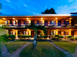 Coucou Bar Hotel and Restaurant