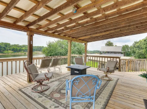 Tennessee River Retreat: Multi-level Deck & Views
