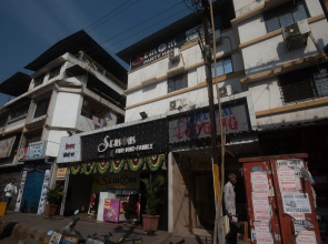 Oyo 23285 The Diplomat Lodging
