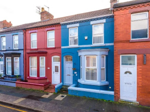 Finchley House lovely house in Anfield, 2 minutes walk from the stadium, parking and wifi