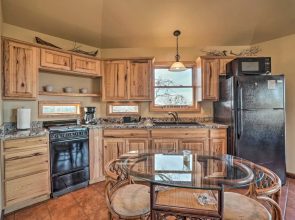 'sunset Bluff Treehouse': On Bull Shoals Lake!