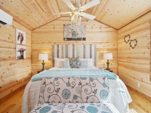 Charming Casita Right on Main St