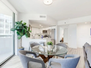 Elegant 2BR Apartment - Minutes to D.C.