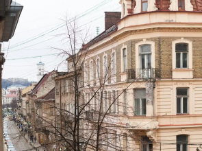 LEOGRAND apartment on Doroshenka 38