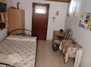 An Entire studio- Farida-Free Parking-Wifi