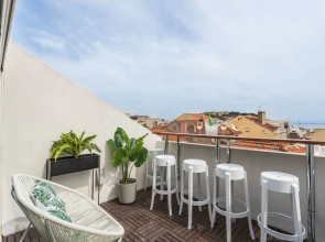 Rossio Penthouse Three-Bedroom Apartment w/ River View and Parking - b