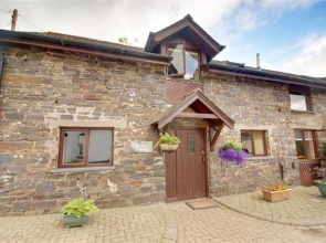 Converted Barn Outside Center of Swimbridge near Beach