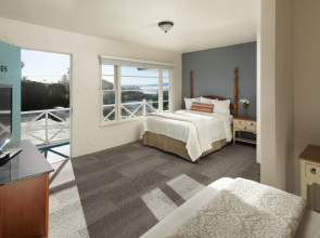 The Tides Oceanview Inn and Cottages