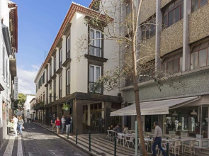 Downtown Funchal Apartment 4B P. Areeiro by An Island Apart