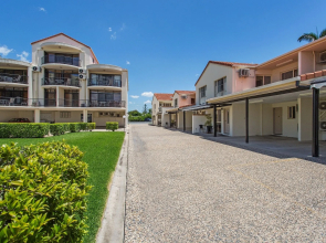 Cityville Apartments & Motel