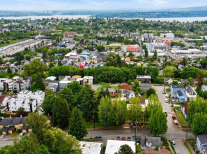 Hillside in Seattle - well appointed